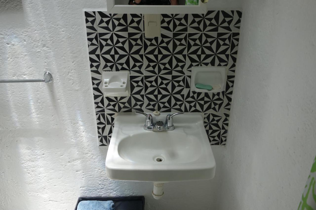 Casita Colibri: Pool And Parking